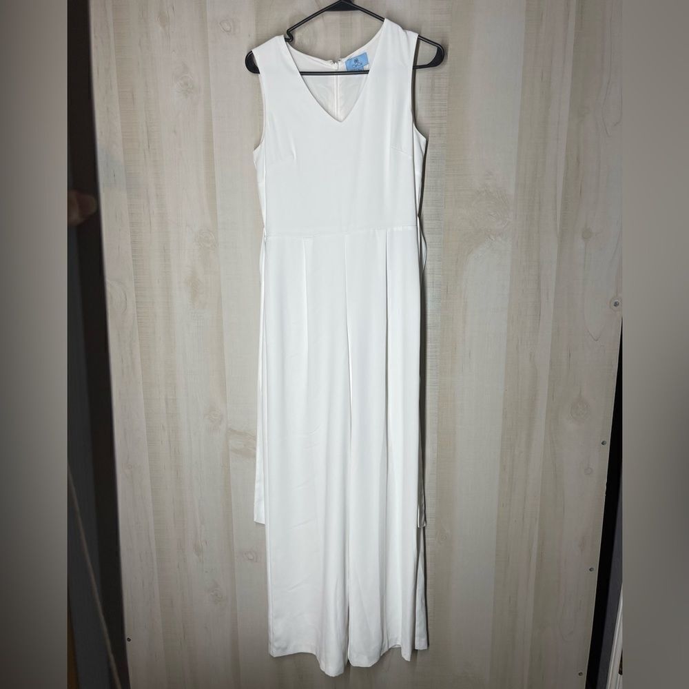CeCe white sleeveless pants‎ romper v neck, size 2